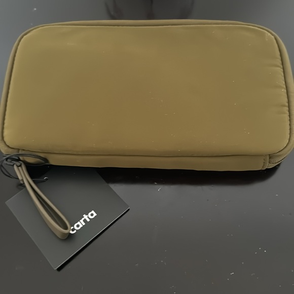 Carta family passport holder nwt - Picture 3 of 3